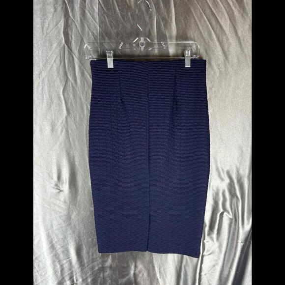 Eci New York pencil skirt with inner liner size small - Picture 3 of 8